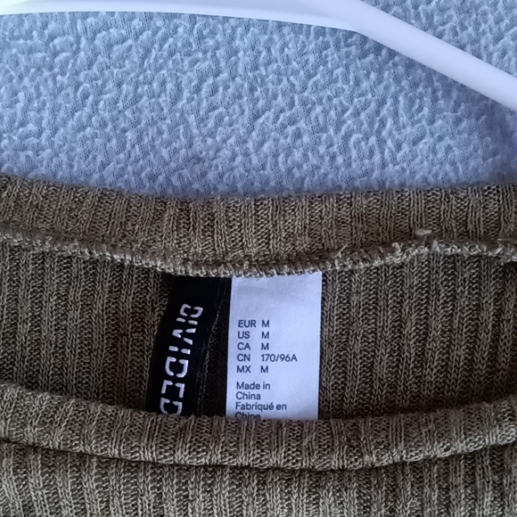 Divided Top - Picture 3 of 4